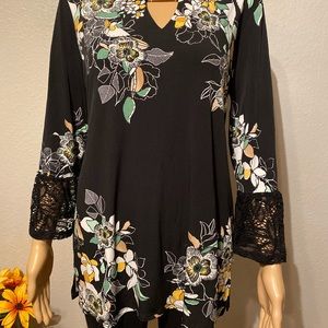 JM Collection beautiful tunic black floral size S